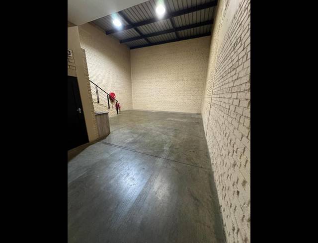 INDUSTRIAL PROPERTY TO RENT IN POMONA